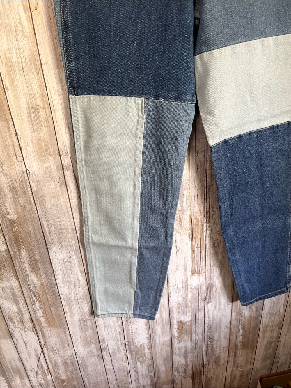 NWT Hollister Ultra High Rise Mom Jeans 25 Patchwork Colorblock Denim - Picture 5 of 7